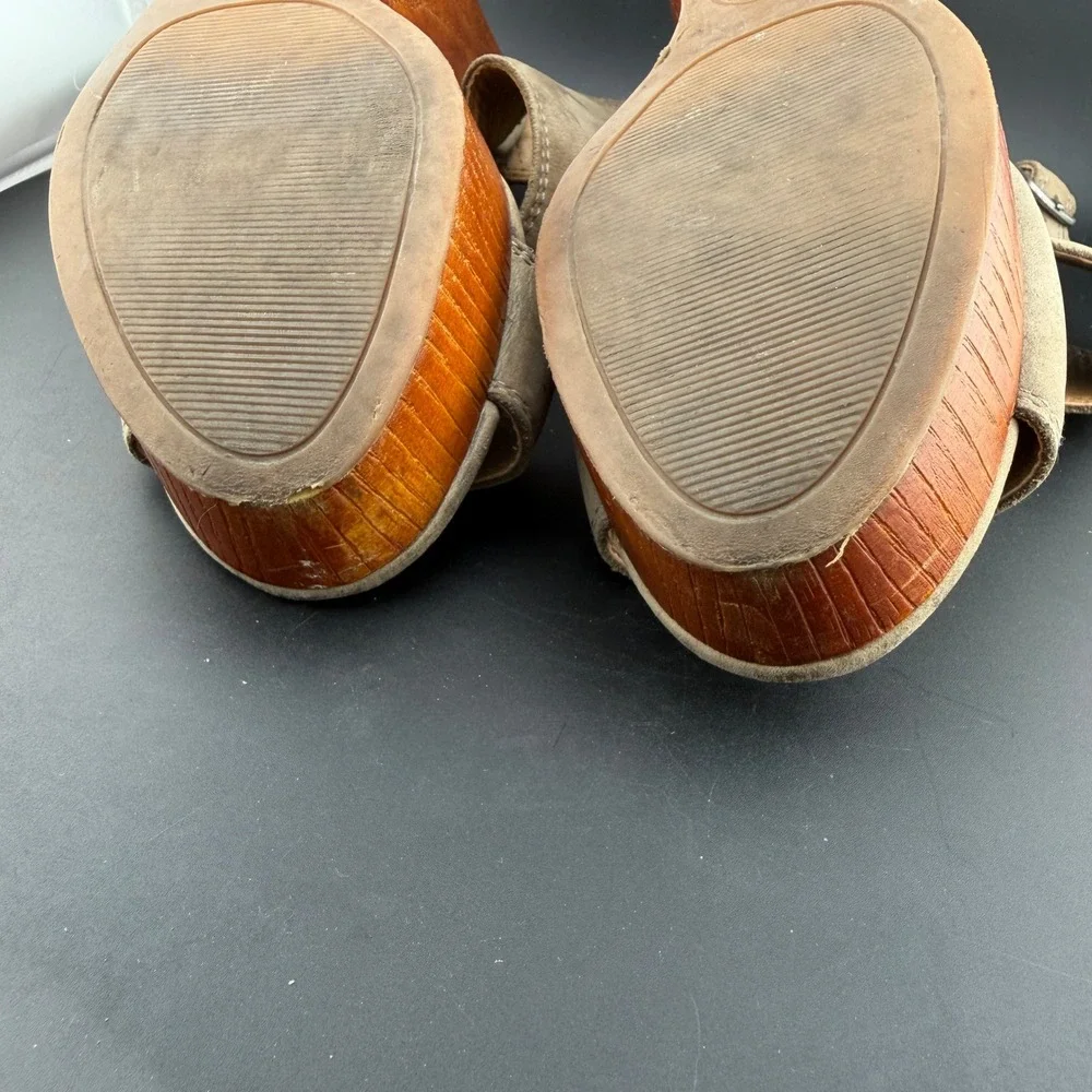 Lucky Brand Taupe Suede Platform Wedge Sandals Buckle Ankle Strap‎ Wood Heel